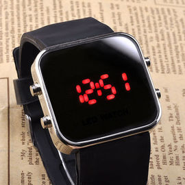 De populaire Dames letten op het Horloge van de Siliconemanchet, Rood Silicium Geleid Horloge