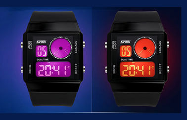 De unisex- Dubbele Dubbele Tijd van het Tijd Analoog-numerieke Horloge met 5 Kleuren Backlights