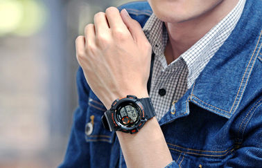 De jongens vormen Zwart LCD het Scherm Multifunctioneel Digitaal Horloge met Gr Backlight
