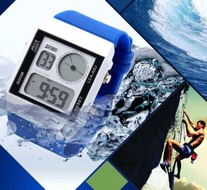 Digitale het Horloge Plastic Riem van Mutifunction van twee Tijdzonesporten met 5 Kleuren Backlights