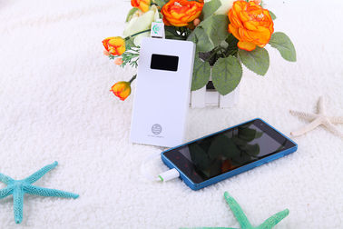 5000mAh draagbare machtsbank voor mobiele apparaten met Lcd vertonings5v 2.1A Output gelijkstroom