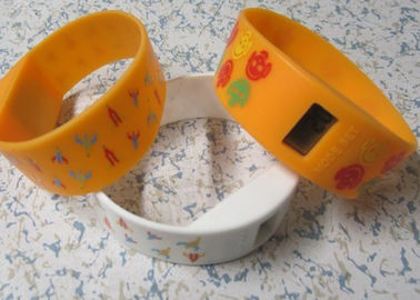 Gele zijde afgedrukt 2,25 cm breedte Silicone armband Sporthorloges voor Adverting Gift