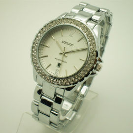 De horloges van het roestvrij staalkwarts voor vrouwen, het polshorloge van vrouwen met diamant