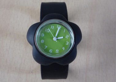 Zwarte bloem Case Quartz Dial mode groene Silicone klap armband horloges 1 ATM