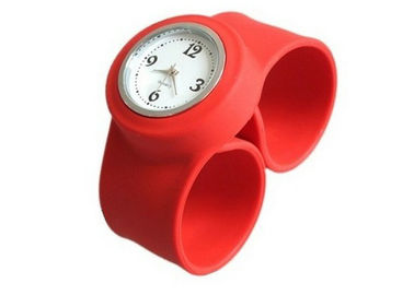 Mode rode armband witte Dial Silicone klap Armband Watch voor Bussiness promotie Gift