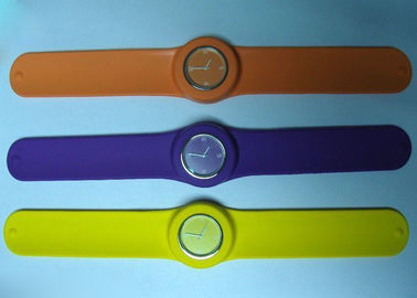 Grote gezicht geel klap armband Silicone armband horloges voor kinderen met Customerized Logo