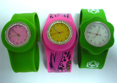 OEM vier afdrukken kleur Rhinestone klap Silicone armband horloges voor de jeugd