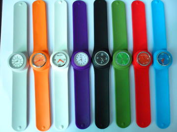 Rubber Modieuze Horloge van het charme het Flexibele Silicone Gekleurd voor Vrouwen