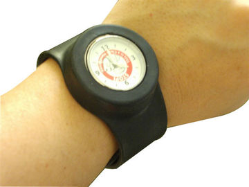 De Tikhorloges van het kinderensilicone/van siliconesporten horloge met Embleemdruk