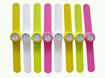 De Tikhorloges van het kinderensilicone/van siliconesporten horloge met Embleemdruk